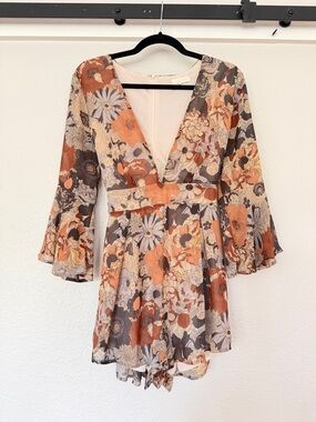 ILLA ILLA Floral V-Neck Romper in Rust, Taupe and Gray